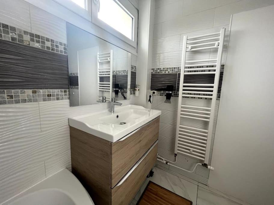Hana Home Mantes-La-Jolie 6 Personnes Parking Public Gratuit Business&Family Exterior foto